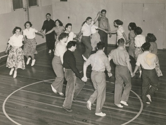 The School of Physical Education's first class - the "guinea pigs" - practising a Kentucky running set, 1948. Photograph courtesy of the Hocken Collections, P.A. Smithells papers, MS-1001/222, S14-562b.